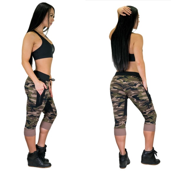Womens MeshTech 3/4 Training Pant - Green Camo - Picture 2 of 8